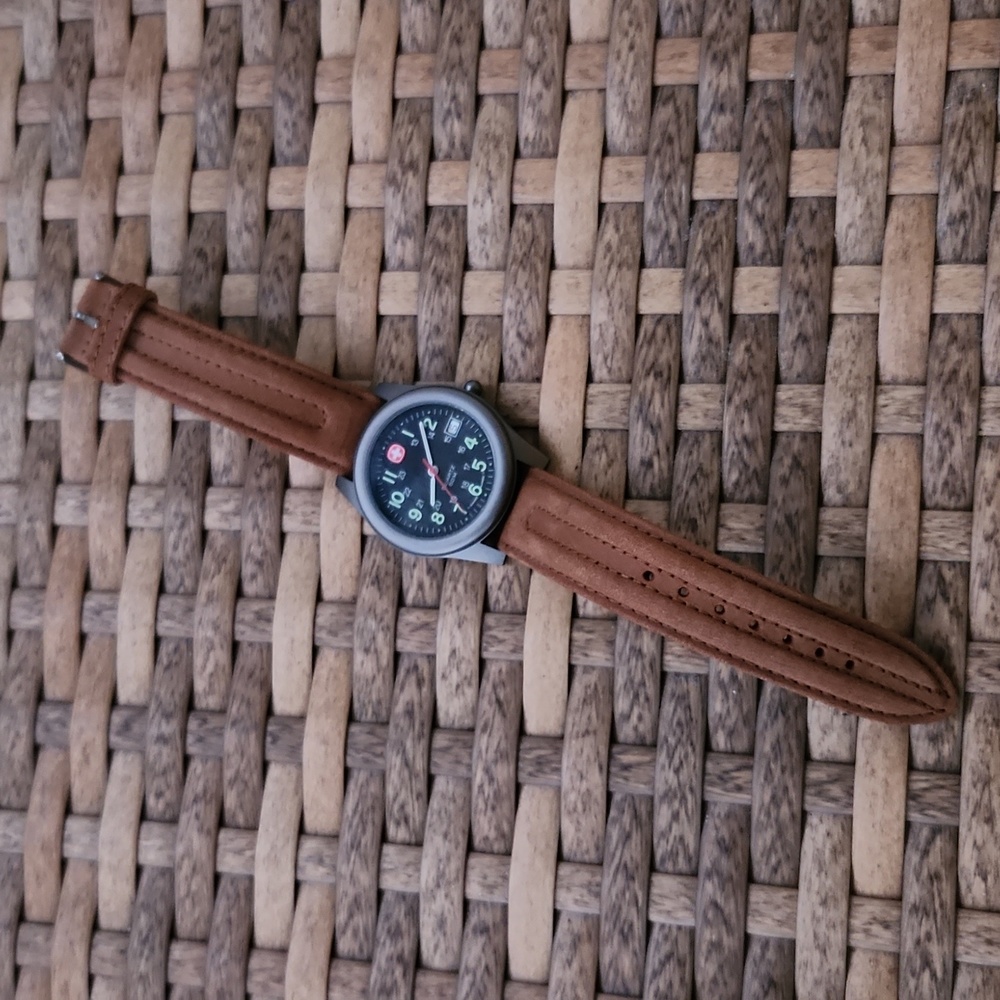 Vintage Malboro Swiss Wenger S.A.K. Design 50mm Trail Watch